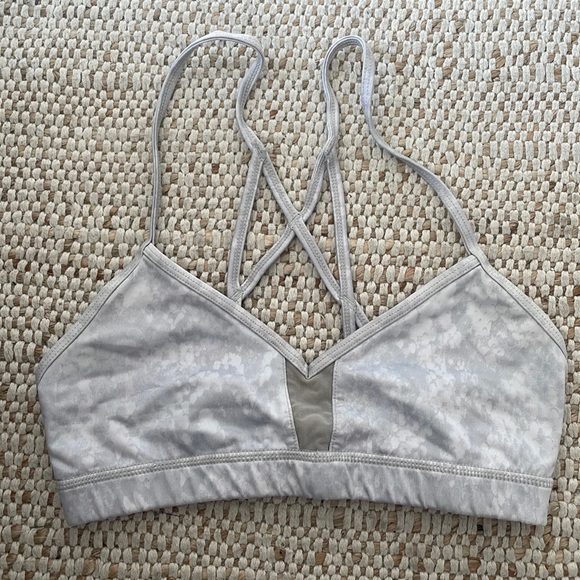 ALO Goddess Sportsbra - Picture 2 of 7